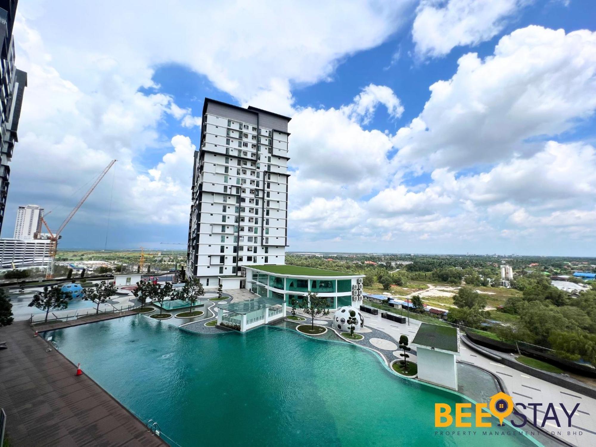 New Listing Klang With Netflix Wifi Swimming Pool View Apartment Exterior photo